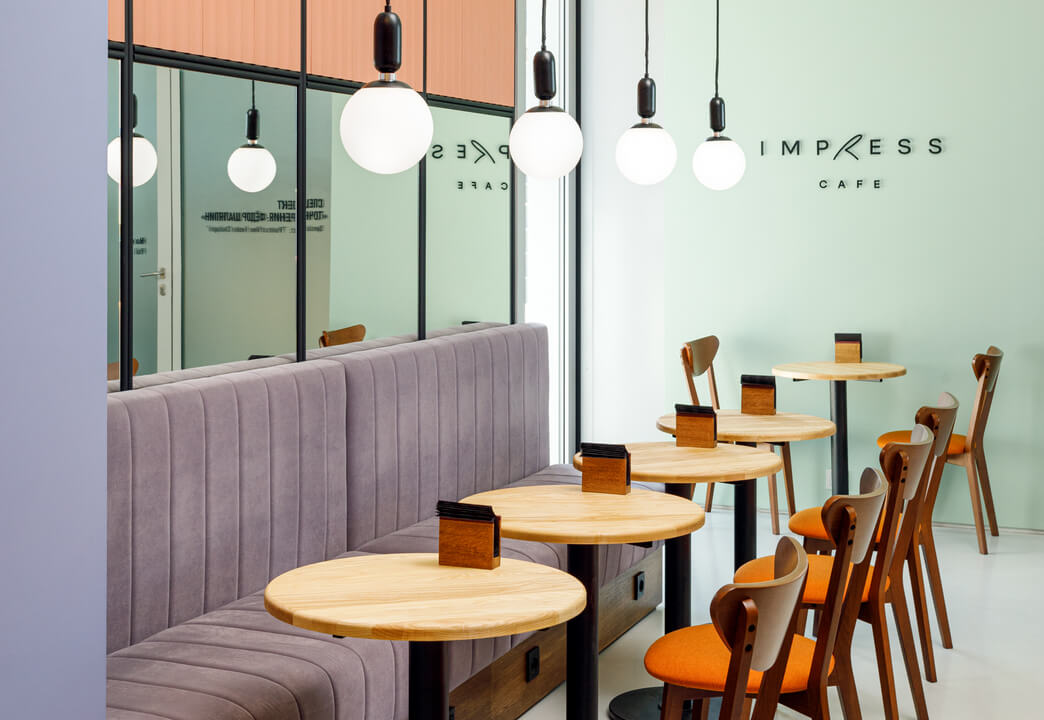 это картинка-заглушка. Его должны заменить