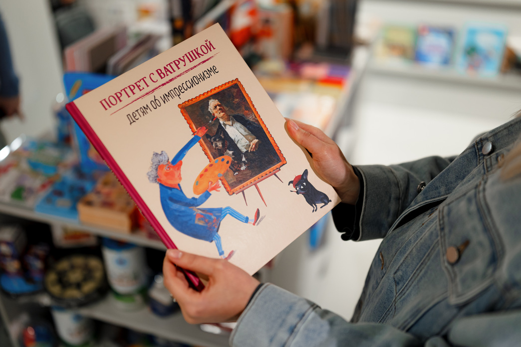 это картинка-заглушка. Его должны заменить