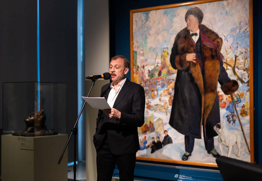 это картинка-заглушка. Его должны заменить