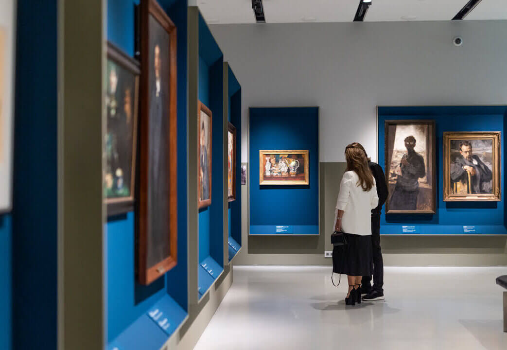 это картинка-заглушка. Его должны заменить