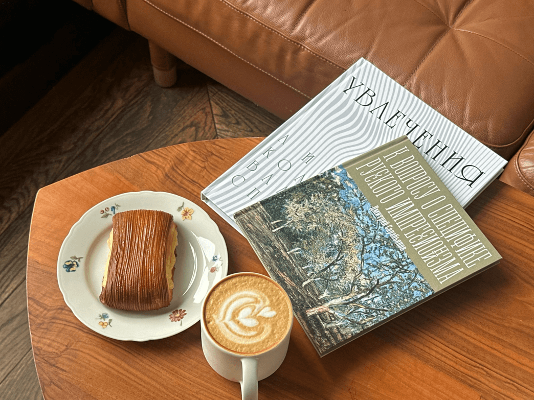 это картинка-заглушка. Его должны заменить