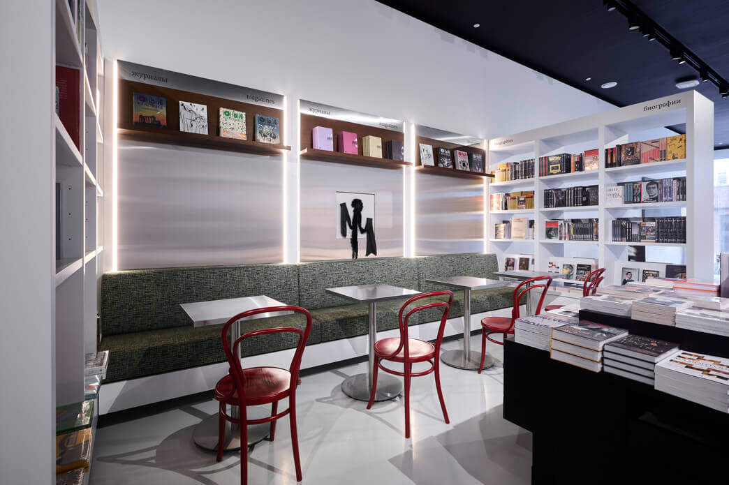 это картинка-заглушка. Его должны заменить